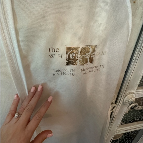 Casablanca Bridal Ivory Scalloped Lace Wedding Dress Gown - Picture 13 of 13